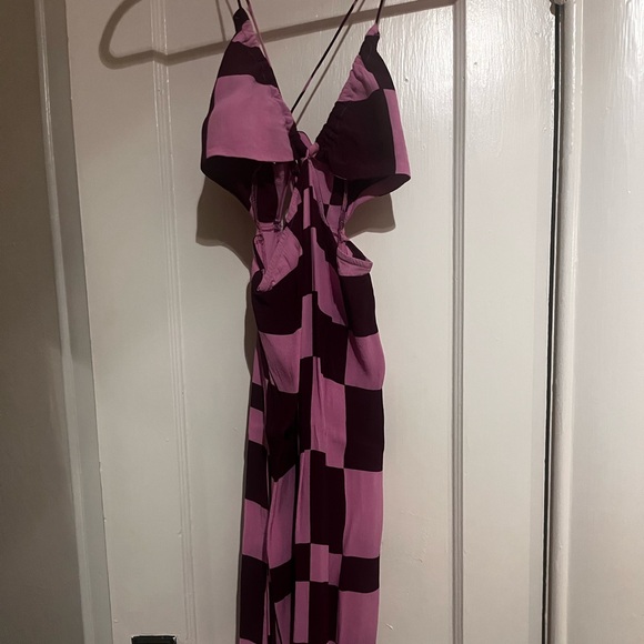 RVCA NO JUDGEMENT MIDI DRESS. WORN ONCE. - Picture 2 of 4